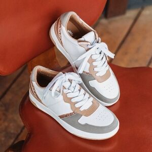 *YELLOWBOX Size 7.5 White & Blush Pink  "Niko" Low-top Court Sneaker